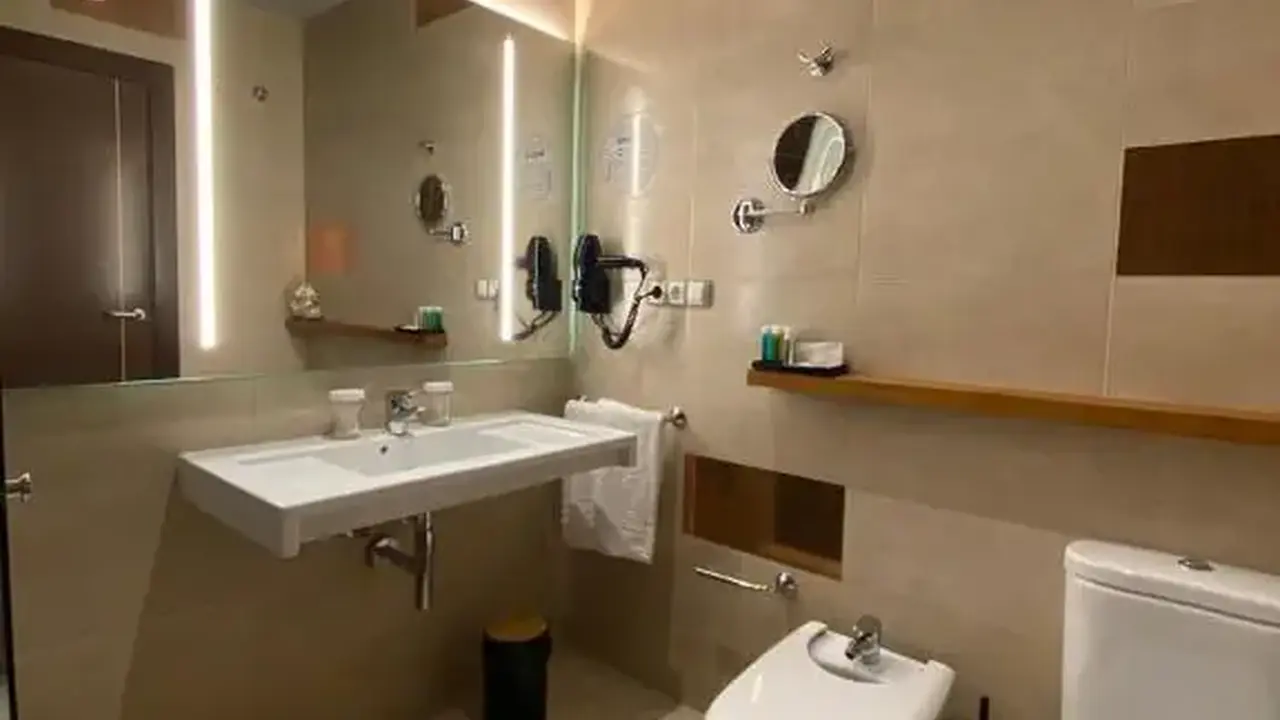 On Aleta Room