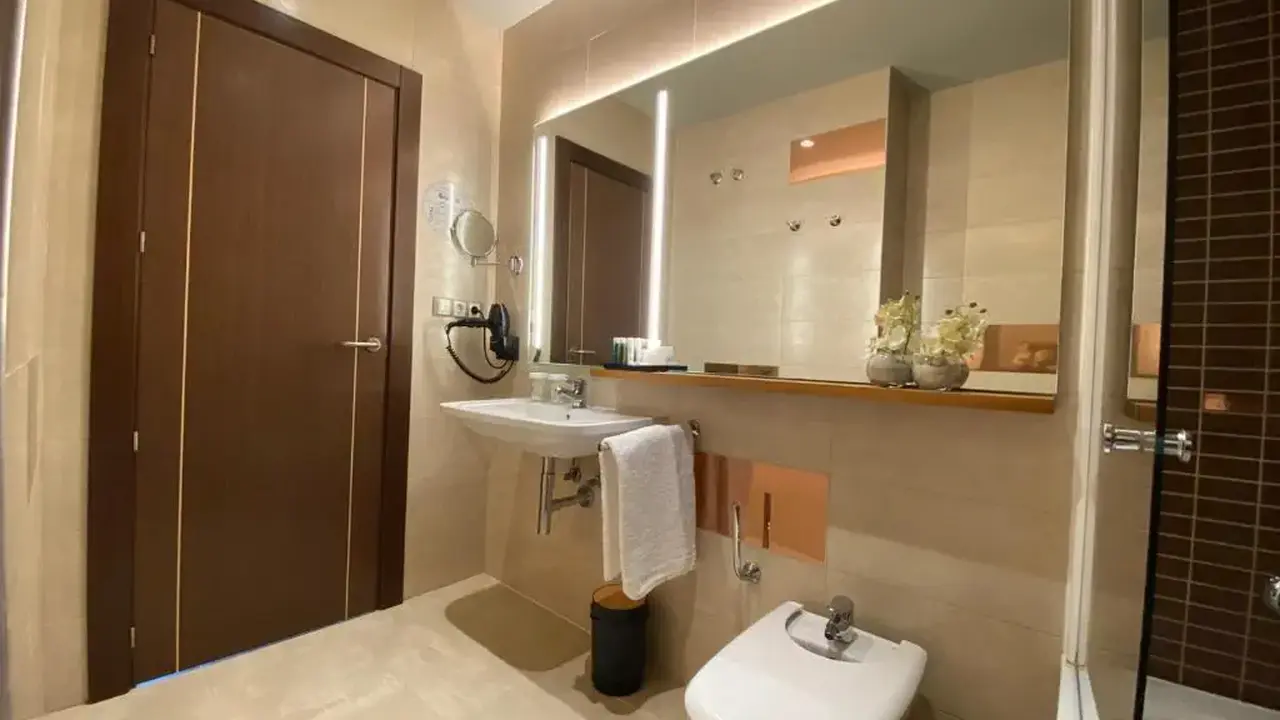 On Aleta Room