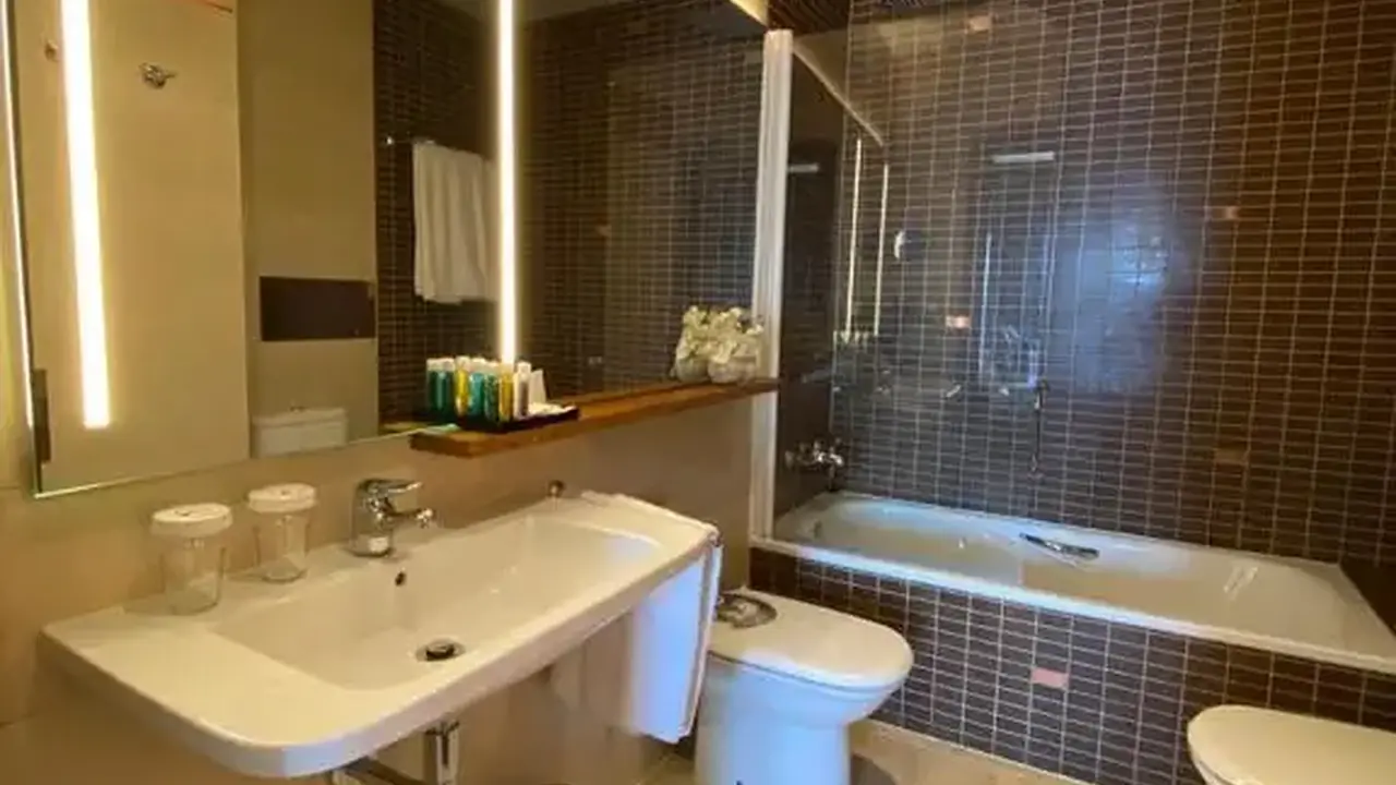 On Aleta Room