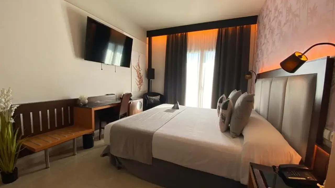On Aleta Room