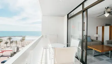 Ona Palm Beach