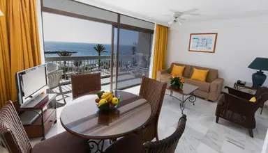 Ona Palm Beach