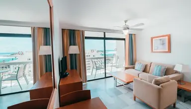 Ona Palm Beach
