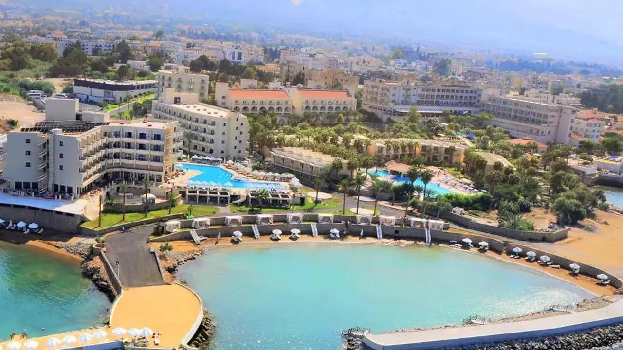 Oscar Resort