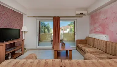 Oscar Villa & Studios