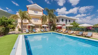 Oscar Villa & Studios