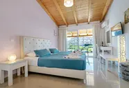 Palapart Gikas Suites & Studios