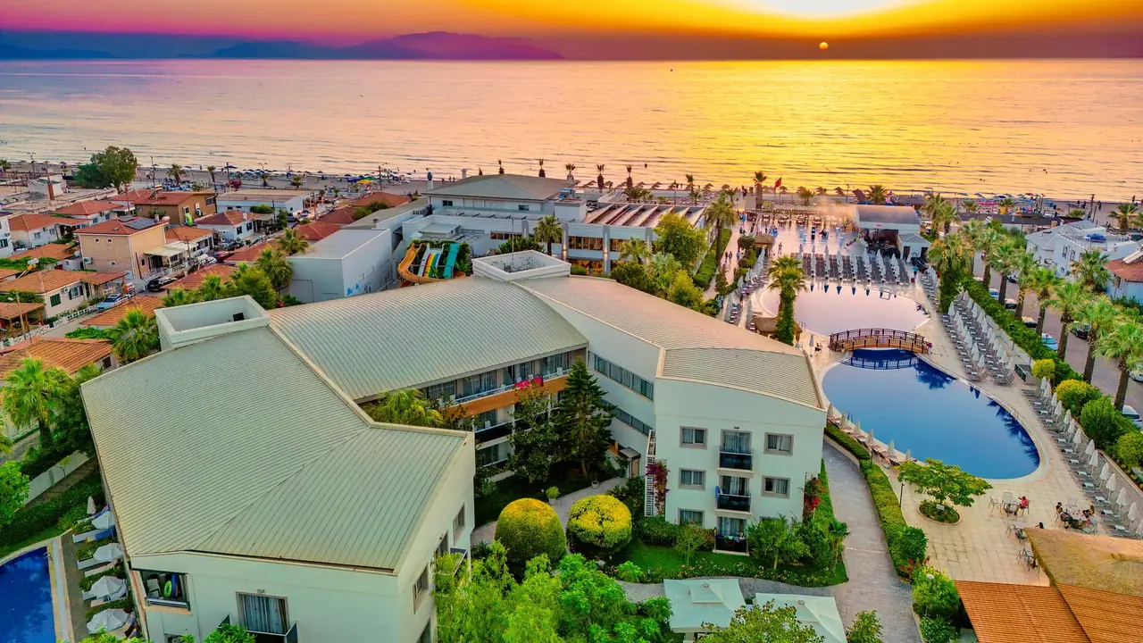 Palm Wings Beach Resort & SPA (Kusadasi)