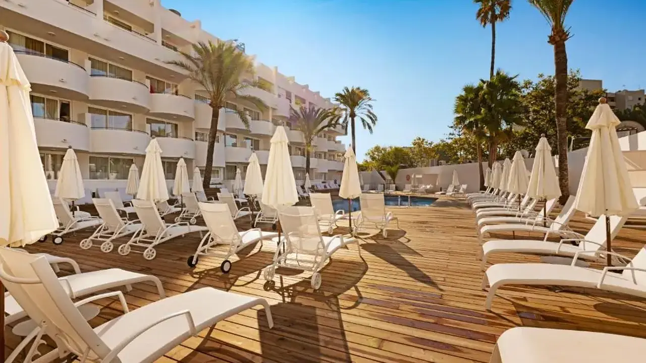 Palmanova Beach Apartments by TRH