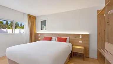 Palmanova Beach Apartments by TRH