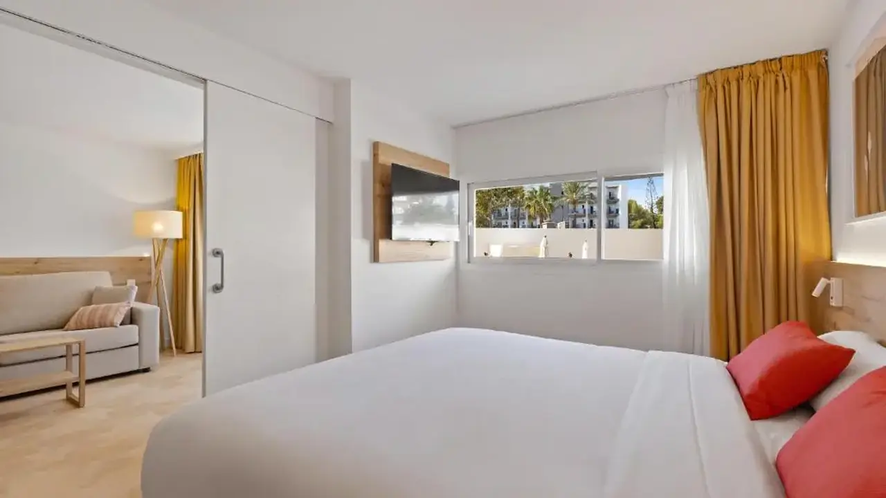 Palmanova Beach Apartments by TRH