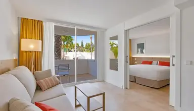 Palmanova Beach Apartments by TRH