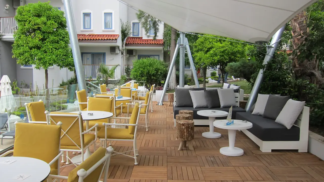 Paloma Marina Suites