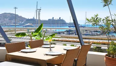 Paloma Marina Suites