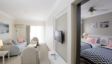 Paloma Marina Suites