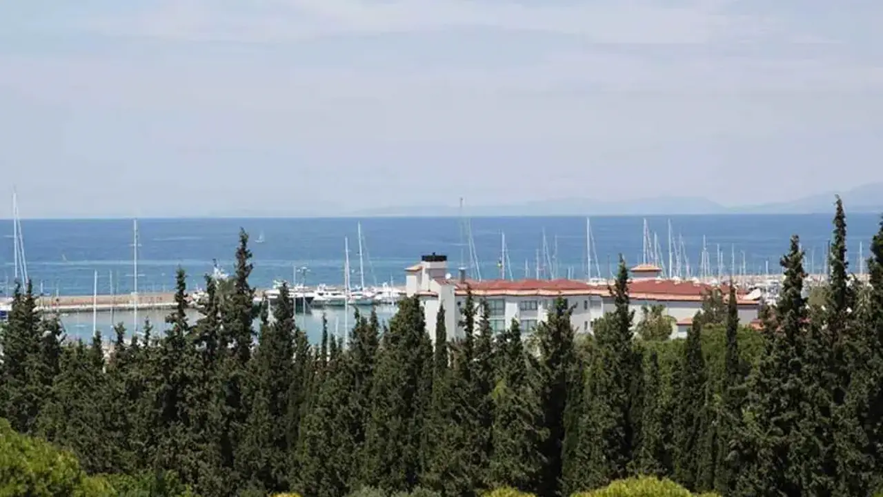 Paloma Marina Suites