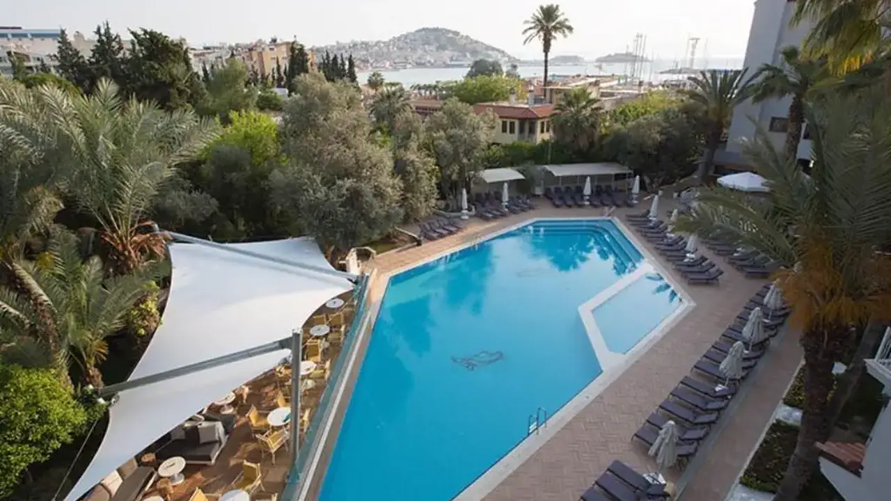 Paloma Marina Suites