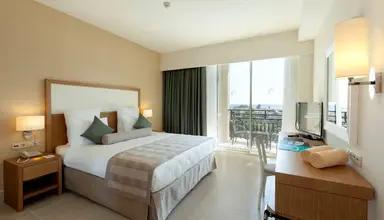 Paloma Oceana Resort