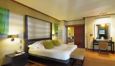 Paradis Beachcomber Golf Resort & Spa