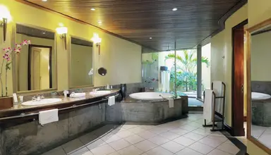 Paradis Beachcomber Golf Resort & Spa