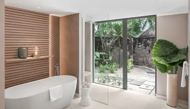 Paradis Beachcomber Golf Resort & Spa