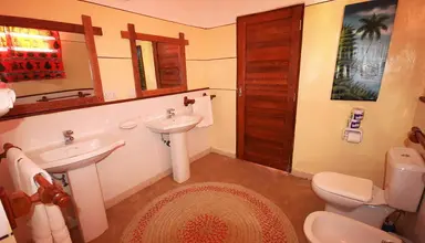 Paradise Beach Resort (Uroa)