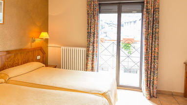 Paris (Encamp)