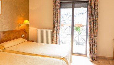 Paris (Encamp)