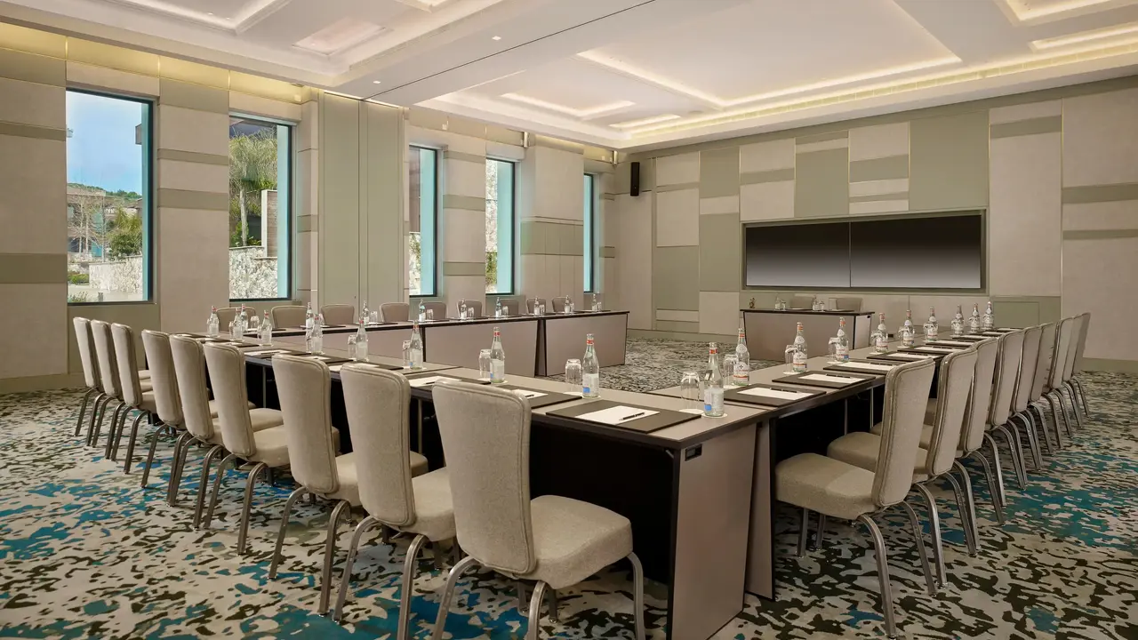 Parklane a Luxury Collection Resort & Spa