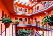 Patio De La Alameda