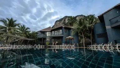 Peace Laguna Resort