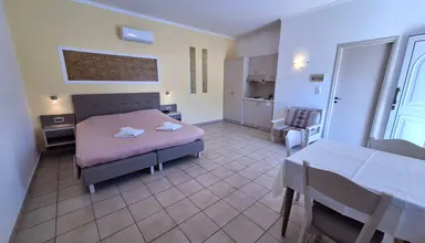 Perla Beach (Agia Marina)