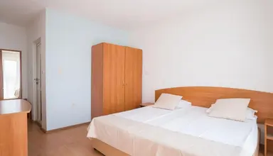 Perla Plaza