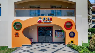 Pickalbatros White Beach Resort
