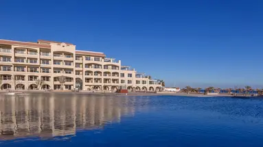 Pickalbatros White Beach Resort