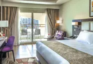 Pickalbatros White Beach Resort