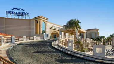 Pickalbatros White Beach Resort