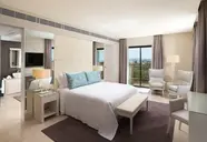 Pine Cliffs Ocean Suites