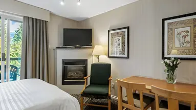 Pinnacle Hotel Whistler