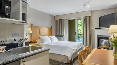 Pinnacle Hotel Whistler