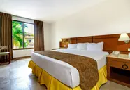 Plaza Pelicanos Club Beach Resort