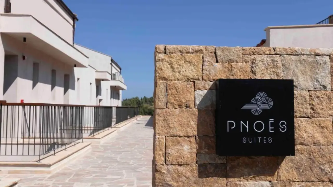 Pnoes Luxury Suites