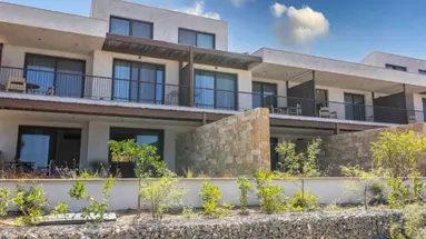 Pnoes Luxury Suites