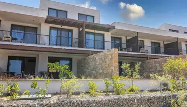 Pnoes Luxury Suites