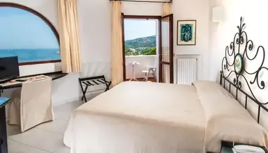Punta Est
