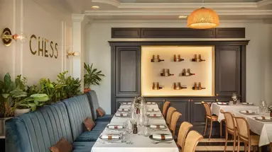 Queen's Court Hotel & Residence