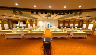 Queen's Park Le Jardin Resort