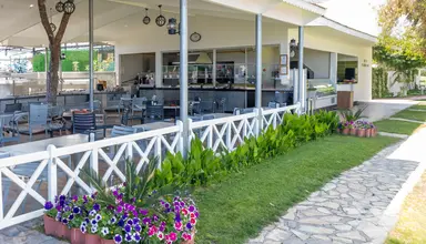 Queen's Park Le Jardin Resort