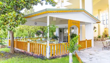 Queen's Park Le Jardin Resort