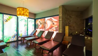 Queen's Park Le Jardin Resort